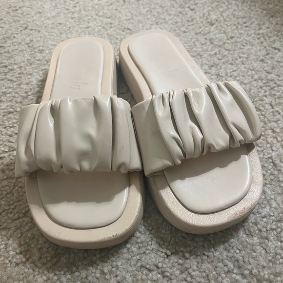 Platform runched slides - Picture 3 of 3